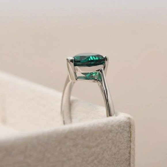 Heart-Shaped Emerald Green Silver Solitaire Ring - Picture 4 of 8